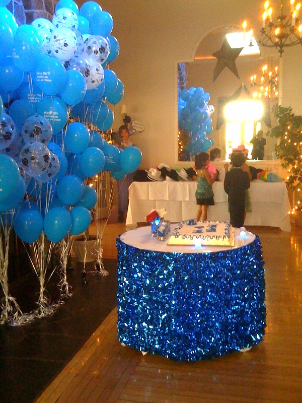 graduation-blue-table